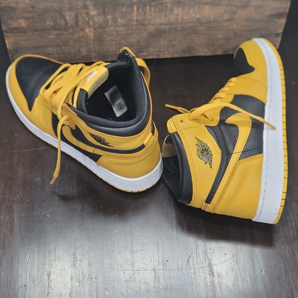 Nike Air Jordan 1 High OG 'Pollen' Wmns 8.5 Great Condition. Same day shipping - Picture 8 of 16
